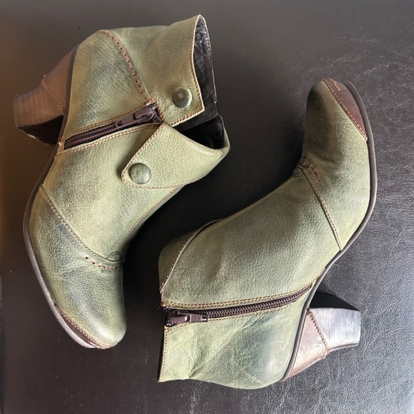 Everybody by AZ. moda Green Leather Victorian Style Ankle Boots - Picture 4 of 11